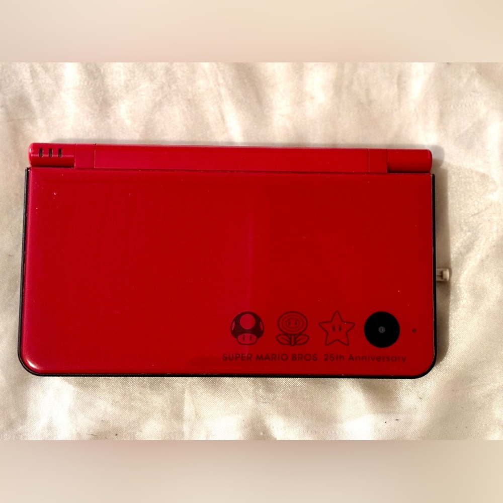 SOLD.  Super Mario Bros 25th Anniversary Nintendo 3DSi XL + games/charger